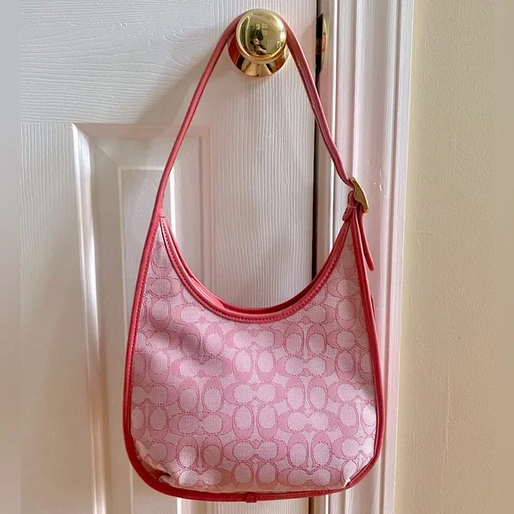 美品　Coach Signature Shoulder Bag Pink COACH Teri Shoulder Bag In Signature Canvas Powder Pink